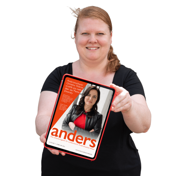 Steffi Schmid mit dem anders-Magazin – Ausgabe 11 (Februar 2025)