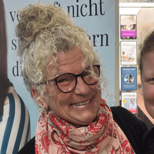 Bettina Theuer